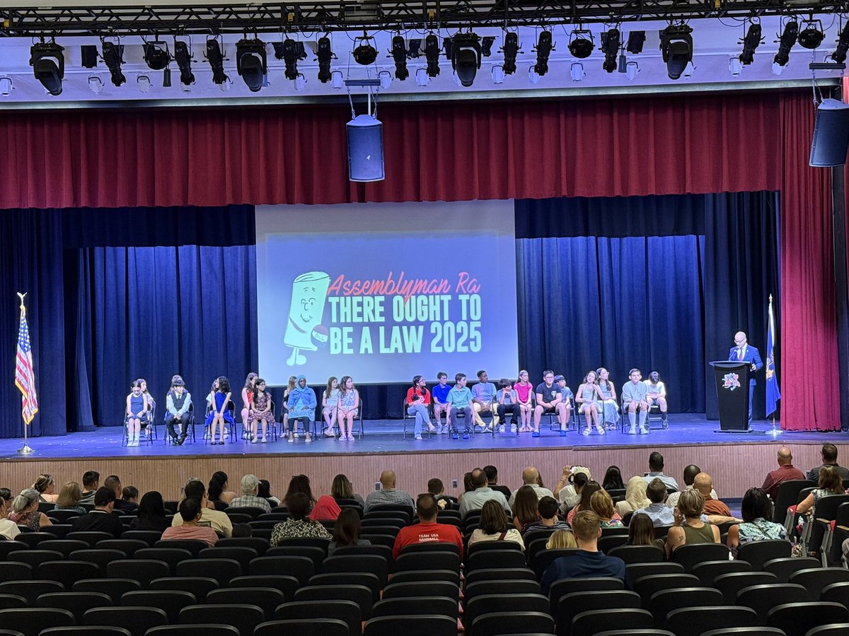 Allabouttheyet's tweet image. ⚖️ 2025 There Ought To Be A Law
Thank you @EdwardRa19 for the continued partnership of Civics in Action!
Congrats to Semi-Finalist, Benicio Ferreira & winner, Owen Isenberg. Owen’s bill is CPR & First Aid provided to youth athletes, empowering youth to have fun & play safe! ⚾️