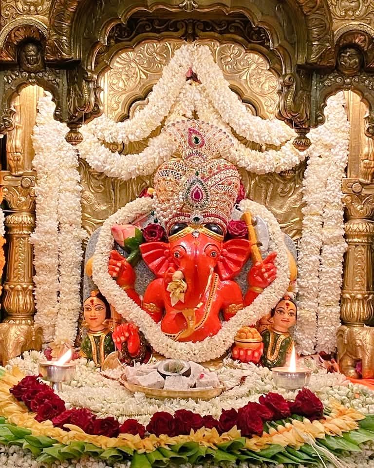 🏵️वक्रतुंड महाकाय सूर्यकोटि समप्रभ
निर्विघ्नम कुरु मे देव सर्वकार्येषु सर्वदा।।🏵️
सुखद है गणेश का साथ
हर विपदा में होते साथ
जो भी उनको स्नेह से पुकारे
दुखड़ा दूर कर देते आप। ।
कृपा बनी रहे श्री गणेश जी महाराज की सब पर,
आपके सब कार्य सफल हो।

#जय_श्री_गणेश 🙏🕉️🪷🪷