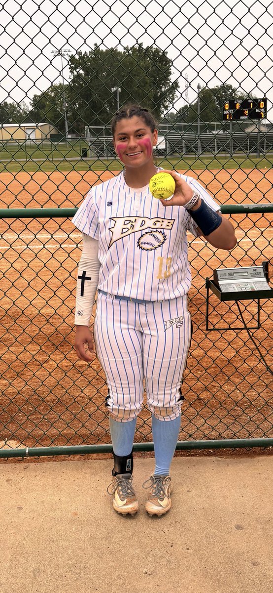 IndyEdgeStrelow's tweet photo. 2 nice runs in PGF Top 50 and USSSA State, now in the books! Nicely done. Next stop Midwest Elite Invite Showcase! Be there!!! 💙💛����🤍#Livinontheedge https://t.co/ahkJoJfoel