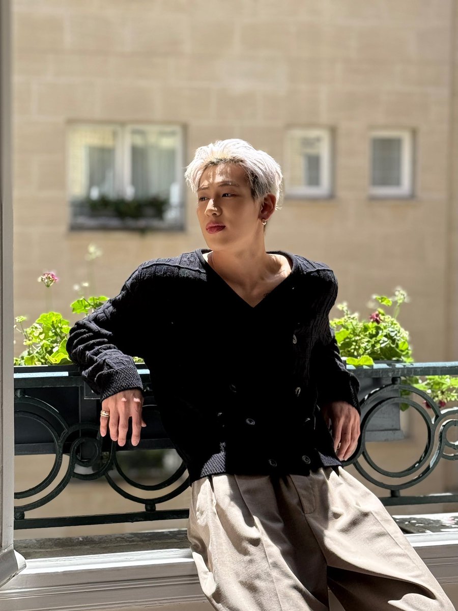 rit2626's tweet image. ลุคไหนก็เอาอยู่ พ่อหนุ่ม LVของชั้น 

#BamBamxLVMenSS26
#LVMenSS26
#SpringSummer26
#LouisVuitton @LouisVuitton 
#BamBam #뱀뱀 @BamBam1A