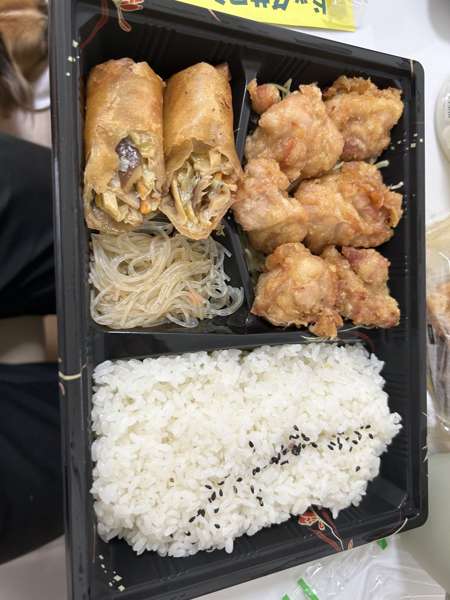 ponhero's tweet photo. めちゃ美味しかった茶色い弁当。しもふり銀座とっても良かった_(:3 」∠)_ｼｰﾁｬﾝ https://t.co/e0mjC9BVPt