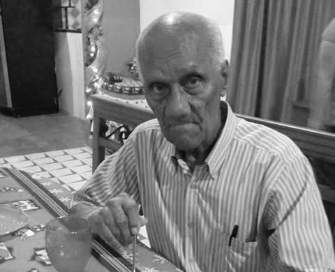 eldialogoco's tweet photo. A los 105 años murió en #SantaMarta Tomás Emilio Fuentes Márquez, uno de los hombres más viejos de #Colombia.

La nota completa en 

https://t.co/DitjeqTWmb https://t.co/pKwyFuektB