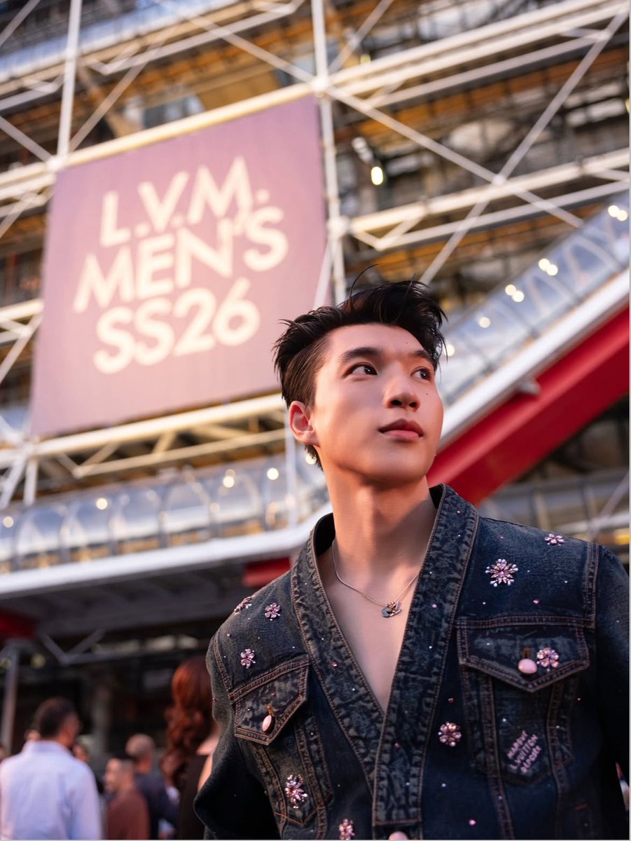 iiamhhyn's tweet photo. Mở mắt đúng cách

@louisvuitton
HIEUTHUHAI in Paris for LVMenSS26
#HIEUTHUHAIxLVMenSS26 https://t.co/zGsc30aDpx