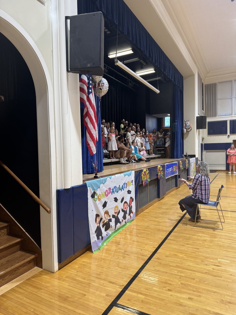 MsRsSpeechRoom's tweet image. Next up for our week of moving up celebrations was our @RCSDsch5 kindergarteners! Our Bobcats sang, signed and danced to show how much they have learned! A big Bobcat roar for kindergarteners! @RCSDNYS