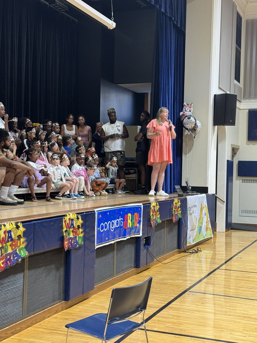 MsRsSpeechRoom's tweet image. Next up for our week of moving up celebrations was our @RCSDsch5 kindergarteners! Our Bobcats sang, signed and danced to show how much they have learned! A big Bobcat roar for kindergarteners! @RCSDNYS