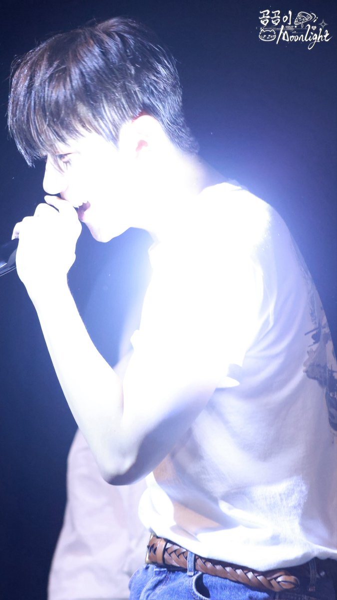 _XXXX_Bey's tweet image. 2025.6.21

LISTEN PARTY 1

빛도 이렇게 너를 편애해🤍

#OMEGA_X #오메가엑스
#OX_N 
#예찬 #YECHAN