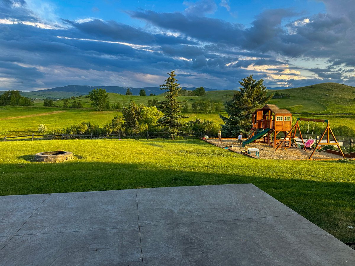 RG_Leachman's tweet image. No such thing as bed time if the kids play outside. Once they want inside, bed time.