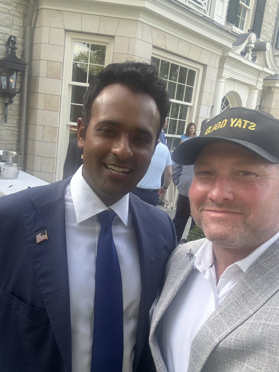 timoharaforohio's tweet image. This evening, while at a fundraiser, it was uplifting to witness how much Vivek and his wife, Apoorva, love each other and their children. They can live anywhere and do anything they want. They choose to raise their family in Ohio. They want to make Ohio a better place for…