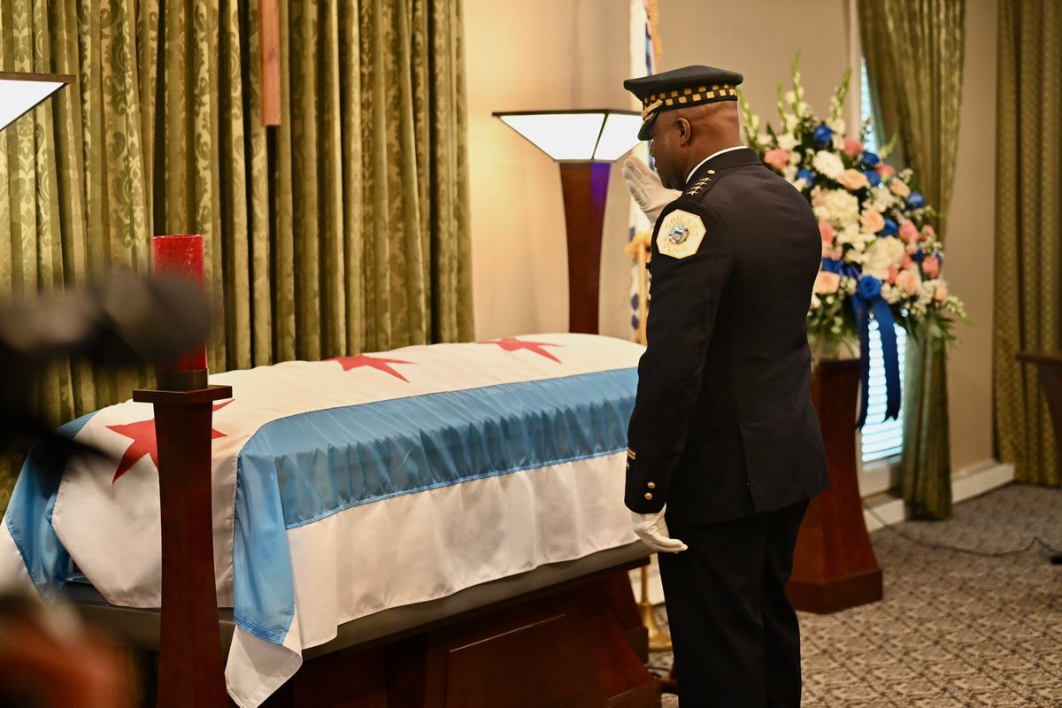 Chicago_Police's tweet photo. Visitation services for Chicago Police Officer Krystal Rivera #19020 were held today. We promise to support Officer Rivera's family and loved ones as we prepare to lay our fallen hero to rest. https://t.co/E13Y6QR7qi