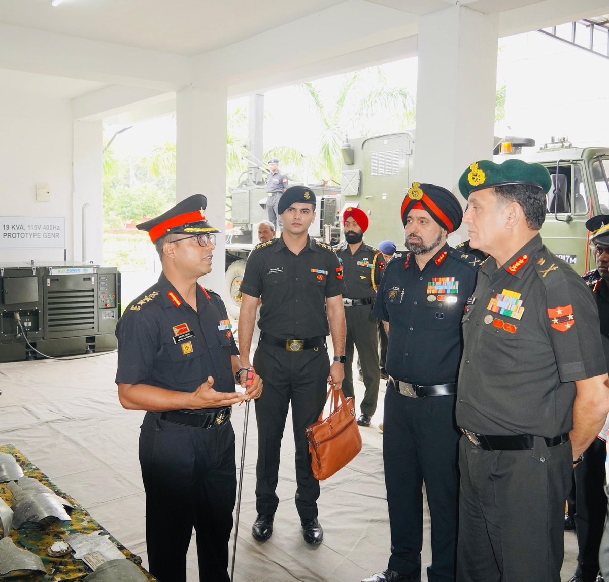 IaSouthern's tweet photo. Lt Gen Dhiraj Seth, PVSM, AVSM, GOC-in-C, #SouthernCommand, visited the #FirstToStrike Air Defence Brigade, where he was briefed on important operational issues including key capability enhancements and ongoing training initiatives. He also reviewed the latest inductions into Army Air Defence, and various procurement initiatives undertaken to enhance the formation’s fighting prowess.

The Army Commander lauded the Brigade’s professionalism, technological innovation efforts, and operational excellence displayed during #OperationSindoor, and exhorted all ranks to stay aligned with #IndianArmy’s vision of a modern, agile, and adaptive force.

#IndianArmy 
#AirDefence
#SouthernCommand 
#AtmanirbharBharat 
#MilitaryInnovation #DecadeOfTransformation
#ViksitBharat2047 
#MilitaryCivilFusion
#NationBuilding
@adgpi 
@PRODefPune
@SpokespersonMoD
