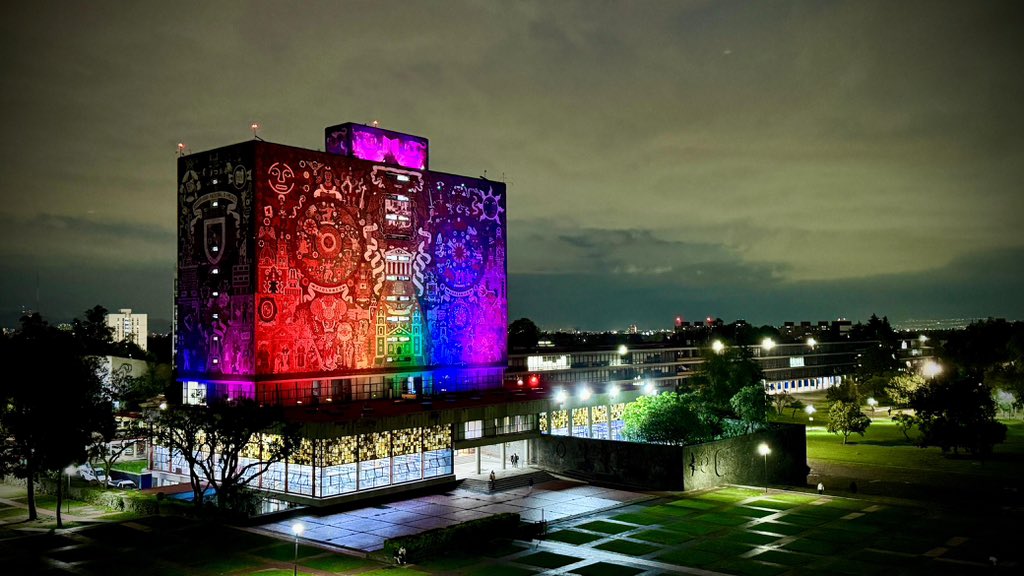 La #BC se ilumina con los colores de la diversidad 🏳️‍🌈 para conmemorar el Día Internacional del Orgullo LGBTIQ+ el próximo 28 de junio. 👇
📸 Alberto Resendíz.