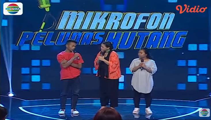 juve_gl's tweet image. Sedih denger #Lyon degradasi ke kasta kedua karena masalah finansial. #Merda juga dulu hampir kena tapi dia ikut acara ini jadi sampai sekarang aman. #SobatFIGC