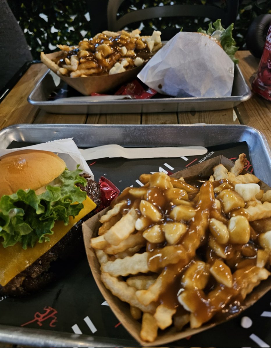sats_worldwide's tweet image. Poutine 🤝 Bitcoin
Bonne Saint-Jean-Baptiste
📍Bird Bar - 1800 Notre-Dame - Griffintown/St-Henri
Pas loin de guy tu descends depasse le centre operationel sud à ta droite, tourne à gauche notredame, coupe la rue puis c'est là