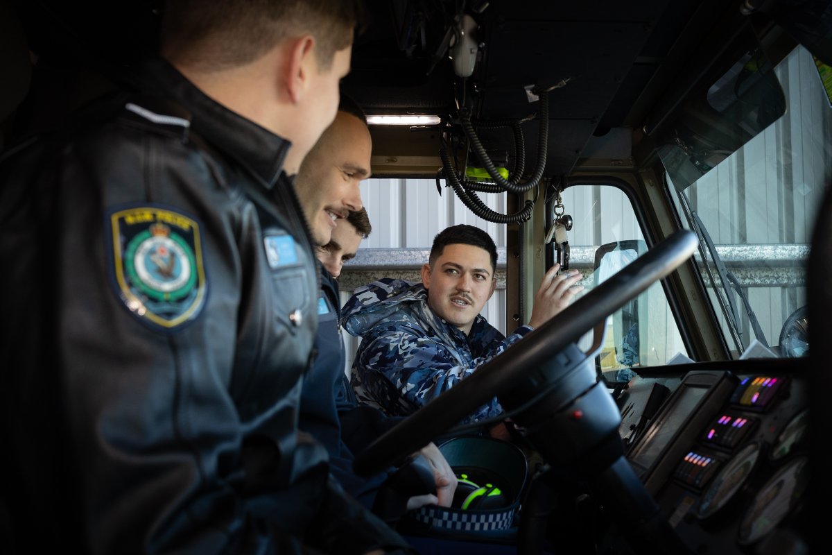 AusAirForce's tweet image. On 10 June, RAAF Base Williamtown welcomed 17 members of the @nswpolice for a base visit. 👮
The visit included a static display of the F-35A Lightning II aircraft, and visits to 4SQN, 26SQN Fire Section, Security Flight and Military Working Dogs.