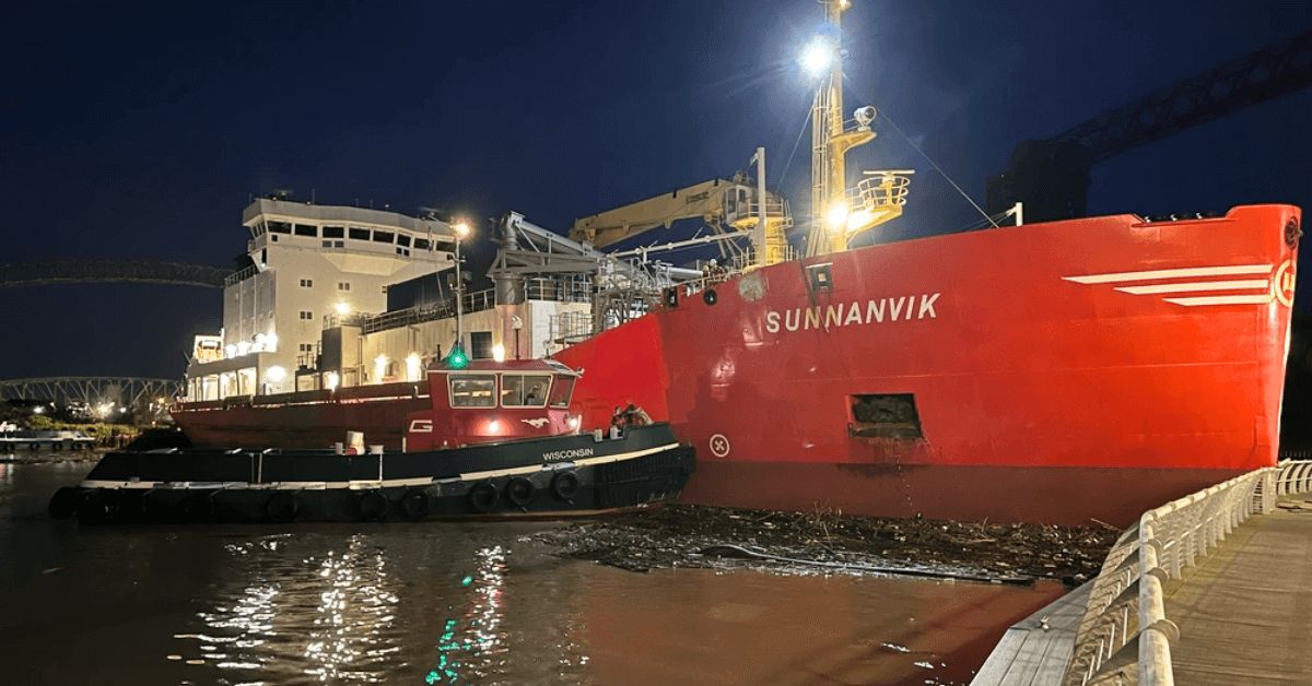 MarineInsight's tweet image. Freighter Runs Aground In Cuyahoga River, Blocks Traffic For Several Hours 

Read the news here 👉marineinsight.com/shipping-news/… 

#Ship #Ohio #Freighter #CuyahogaRiver #River #Traffic #Ship #Shipping #Tow #Tugboat #Maritime #MarineInsight #Merchantnavy #Merchantmarine #MerchantnavyShip