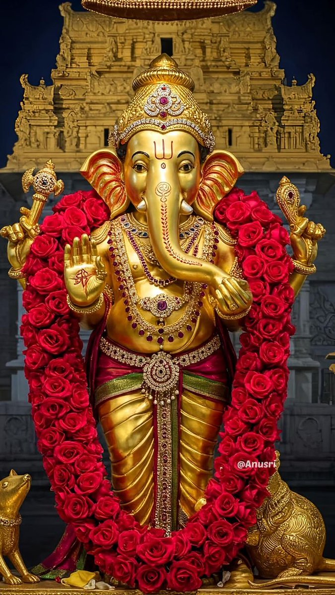 "विघ्नों का हरण करने वाले,
           भक्तों के संकट हरने वाले।"
'हे गणपति तुम हो पालनहार,
                करो हमारी नैया पार।' 🐘
   
    🐾 गणपति बप्पा मोरिया 🐾