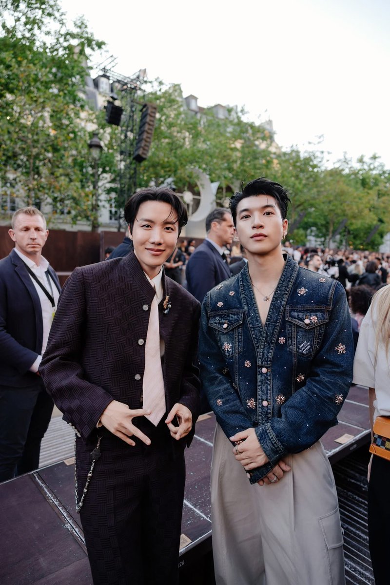Ledung309's tweet photo. Thank you @LouisVuitton for giving HIEUTHUHAI the opportunity to be present in Paris at Louis Vuitton Men's Spring Summer 2026 Show.

See you later!
#HIEUTHUHAIxLVMenSS26
HIEUTHUHAI in Paris for LVMenSS26 https://t.co/FsDcoxyZ3T