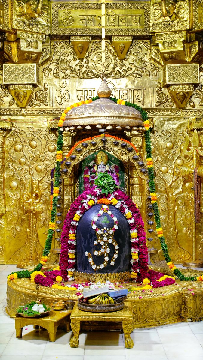 श्री सोमनाथ महादेव मंदिर,
प्रथम ज्योतिर्लिंग - गुजरात (सौराष्ट्र)
दिनांकः 25 जून 2025,ज्येष्ठ अमावस्या - बुधवार
प्रातः श्रृंगार
06252913
#somnath #mahadev #shivji
#bhakti #somnathlivedarshan #somnathtemple