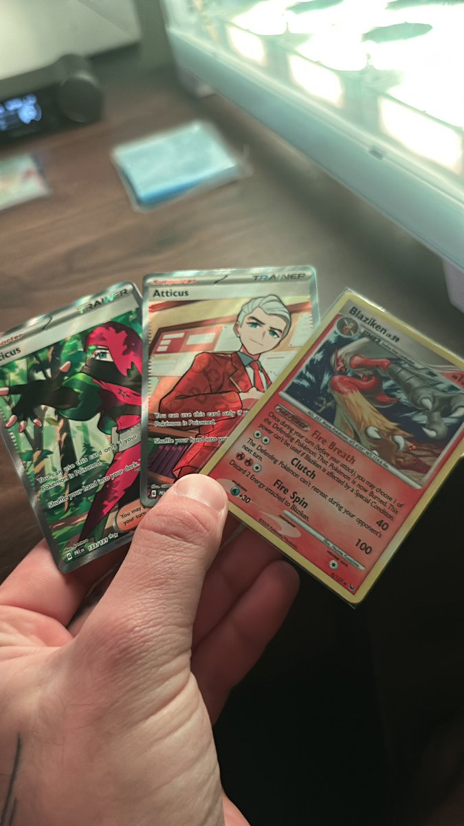 tmerv03's tweet photo. Anyone want to win some cards + a little surprise 👀? 

❤️ like 
🔄 retweet 

Winner tomorrow around 3pm 😌

If you want - Let me know how your day went in the comments 👇🏼 https://t.co/pAiMB8Yotj