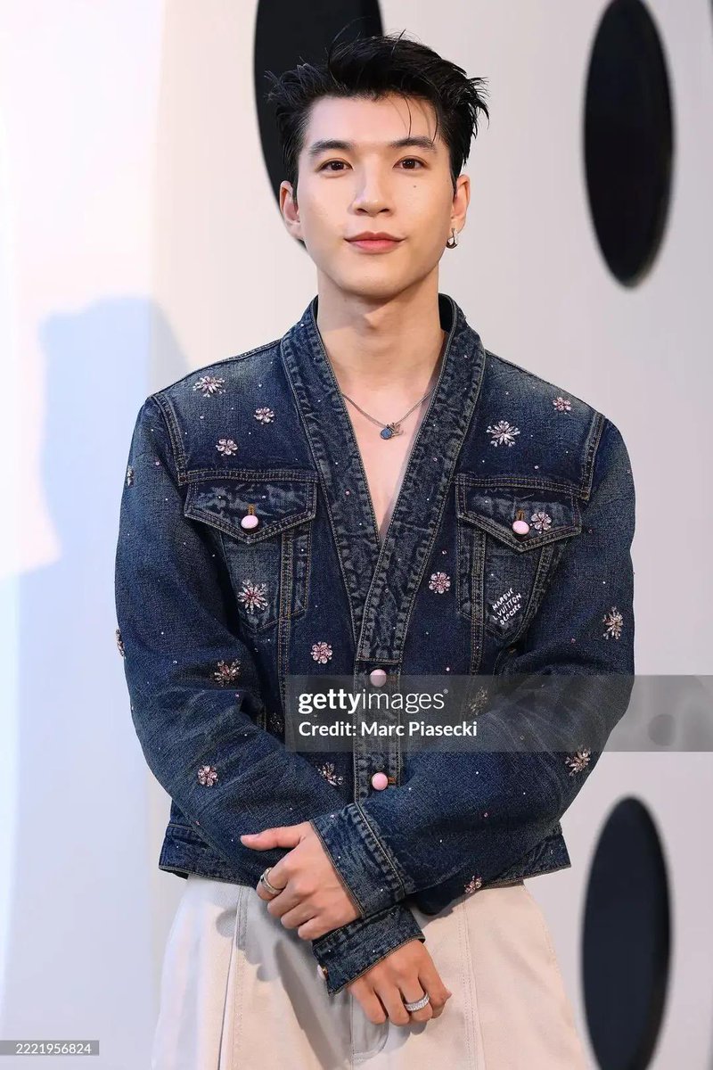 sunyang890's tweet photo. Hình qua tay Getty Images mà ảnh sáng ảnh đẹp không tì vết 😘✨

@louisvuitton
HIEUTHUHAI in Paris for LVMenSS26
#HIEUTHUHAIxLVMenSS26 https://t.co/1zbTPv4foc