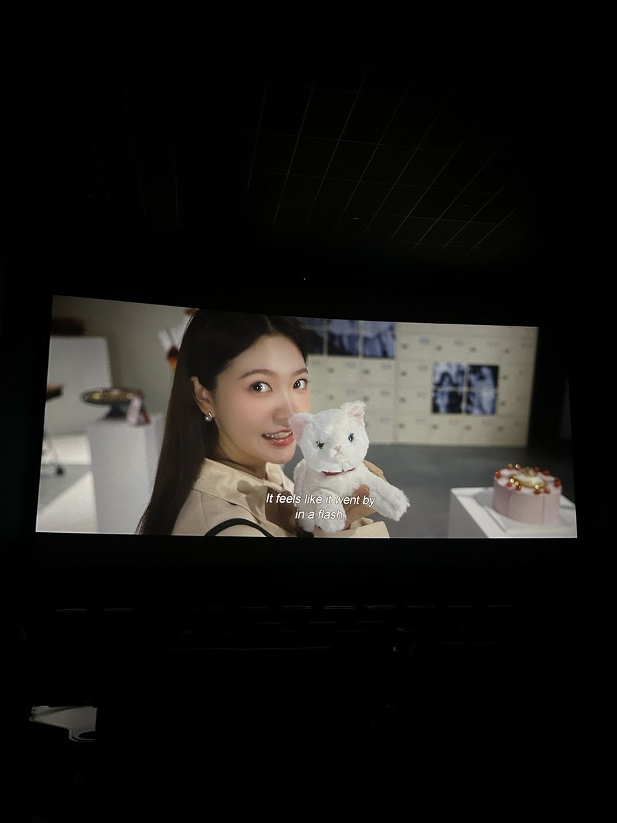 theyerimproject's tweet photo. YRLuvs!!!  I’m watching the concert in theaters! #Yeri #RedVelvet https://t.co/kRMVJtV7nr