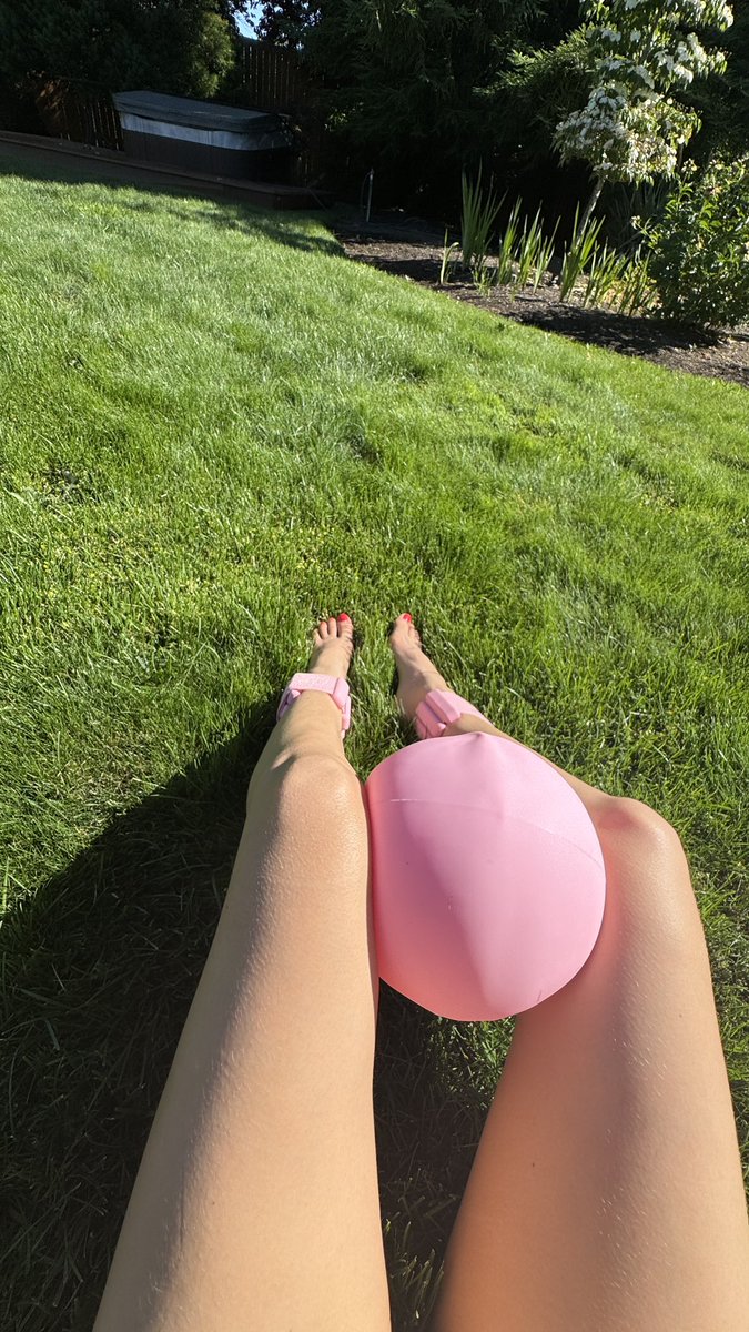 I adore the bala line of exercise equipment, if you’re looking to gift me something for my birthday month (July) there are some things I still want- PUCCI resistance bands, power ring and bar in blush