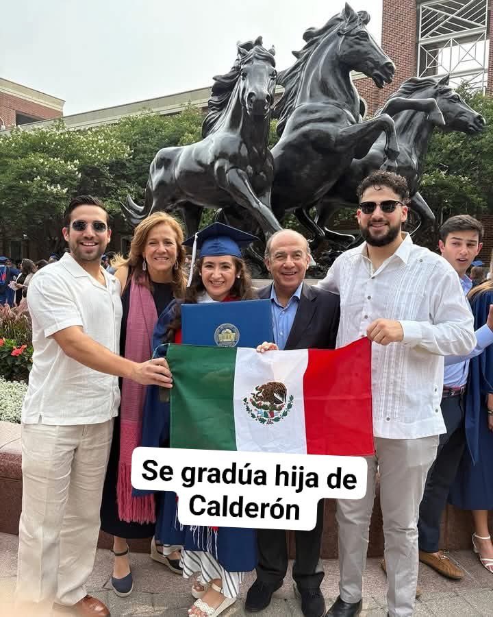 Gral_Diaz_Mori's tweet photo. FELIPE Calderón fue uno de los mejores presidentes de Mexico, él sí fue un verdadero estadista que tuvo el valor de combatir al narcotráfico y CO. Además, formó una familia funcional con seres triunfadores, no vividores, corruptos y rateros como los del kks. ¿Tú qué opinas? https://t.co/fepzroos6a