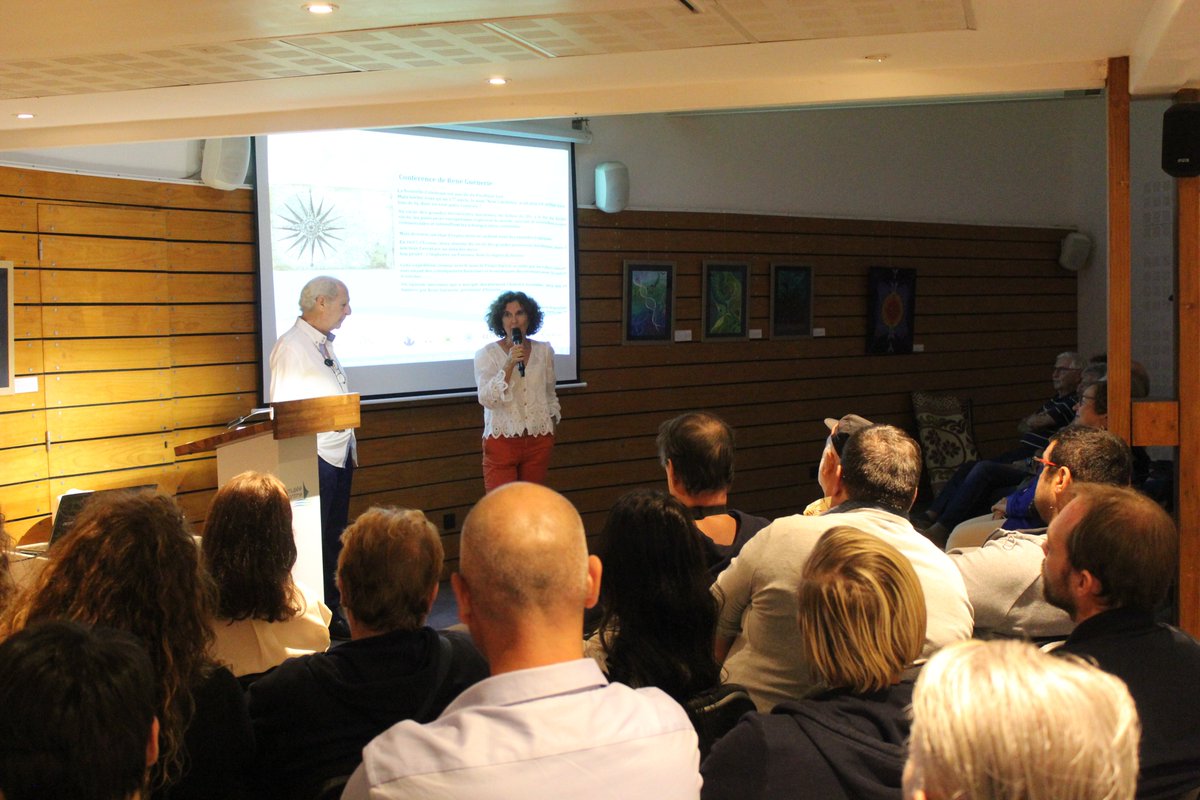 Un public captivé hier soir pour découvrir l'incroyable Projet Darien, par René Guénerie. Merci aux présents !
📆 Prochaine #conférence : mar. 15 juillet à 18h
🎙️ Christiane Terrier
🚤 Sur le fleuve sacré, les barques royales du Kathin
📍 Entrée libre