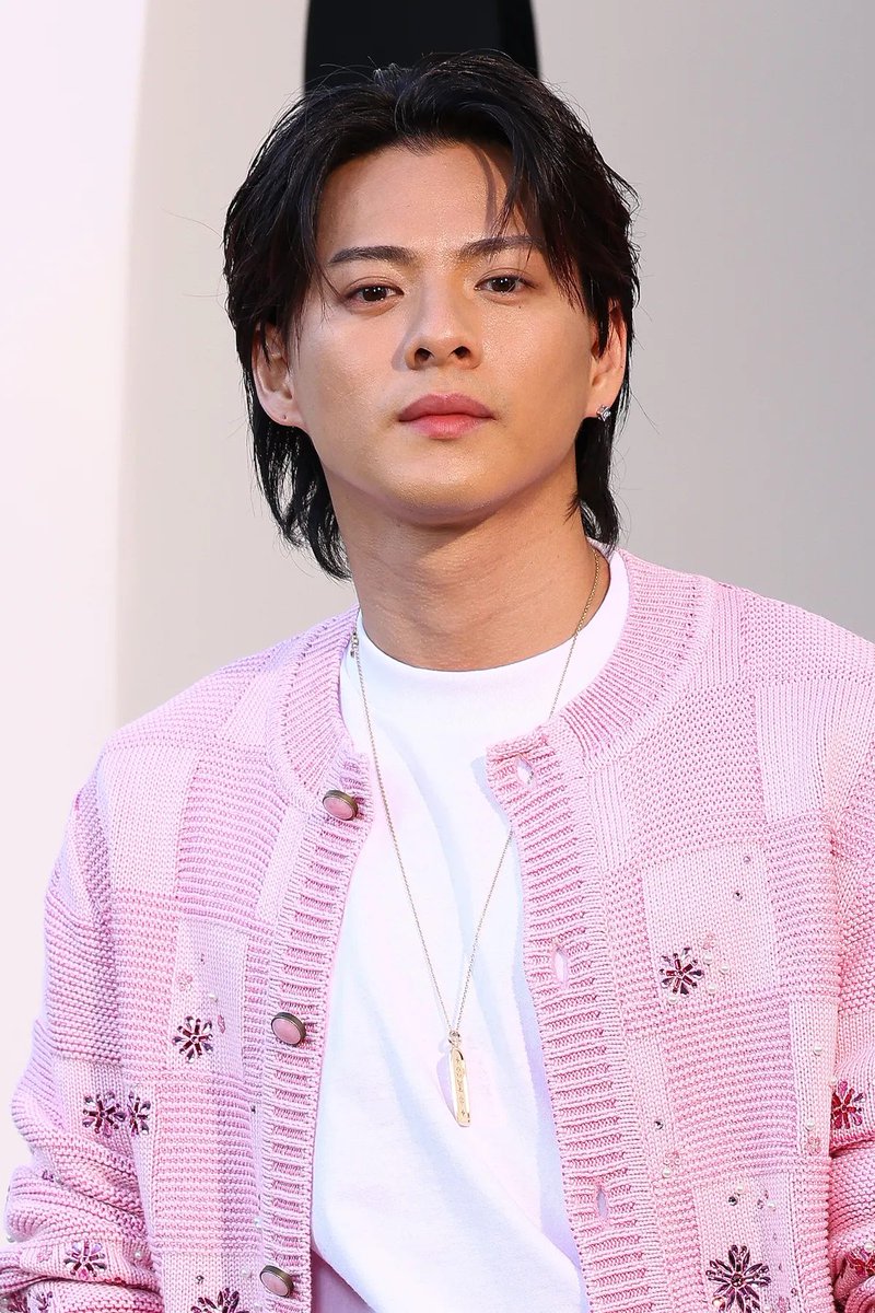 パリでルイ・ヴィトン（LOUIS VUITTON）の2026年春夏メンズコレクションが開催された。フロントローには  #Number_i  #平野紫耀 が来場。豪華ゲストたちの着こなしをチェックして。
voguejapan.visitlink.me/gCuZXt