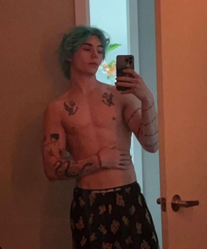 lslexd's tweet photo. "𝑰'𝒍𝒍 𝒕𝒆𝒍𝒍 𝒚𝒐𝒖 𝒘𝒉𝒂𝒕 𝒂 𝒘𝒐𝒎𝒂𝒏 𝒍𝒐𝒗𝒆𝒔 𝒎𝒐𝒔𝒕 𝑰𝒕'𝒔 𝒂 𝒎𝒂𝒏 𝒘𝒉𝒐 𝒄𝒂𝒏 𝒔𝒍𝒂𝒑 𝒃𝒖𝒕 𝒄𝒂𝒏 𝒂𝒍𝒔𝒐 𝒔𝒕𝒓𝒐𝒌𝒆" https://t.co/vfuY9ShWNo