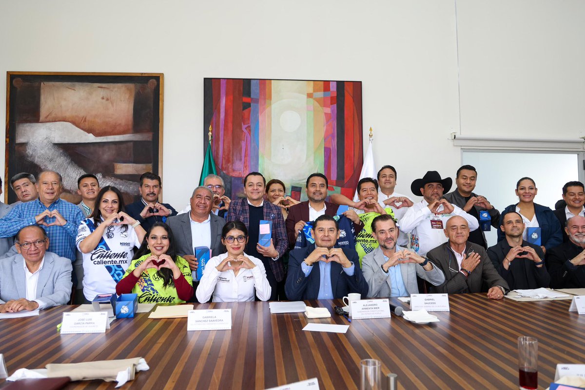 Alejandro Armenta (@armentapuebla_) on Twitter photo El fútbol es herramienta de #Transformación. ⚽️🫶🏻
Nos reunimos con presidentas, presidentes municipales y la directiva del <a href="/ClubPueblaMX/">Club Puebla🎽</a>🎽, para impulsar el proyecto “Puebla para los Poblanos”. 🙌🏻
🥅 Crearemos 20 academias de fútbol, siendo semilleros de talento y tejido El fútbol es herramienta de #Transformación. ⚽️🫶🏻
Nos reunimos con presidentas, presidentes municipales y la directiva del <a href="/ClubPueblaMX/">Club Puebla🎽</a>🎽, para impulsar el proyecto “Puebla para los Poblanos”. 🙌🏻
🥅 Crearemos 20 academias de fútbol, siendo semilleros de talento y tejido
