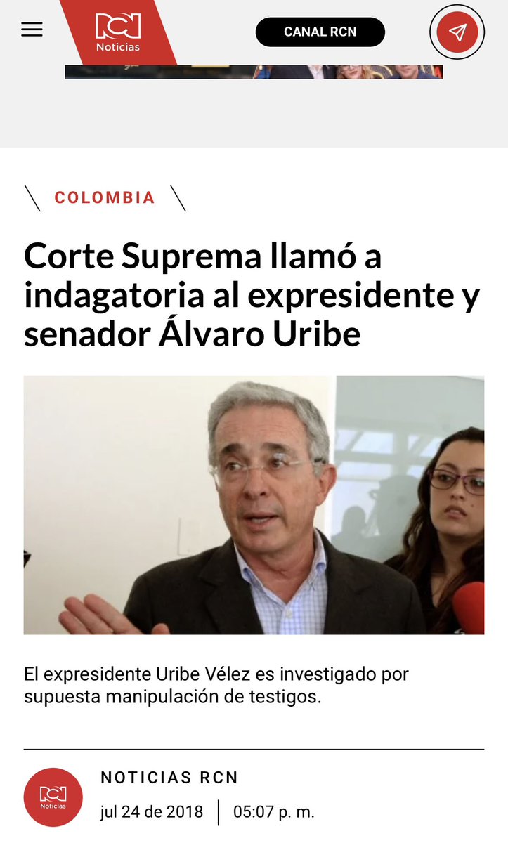 VickyDavilaH's tweet photo. El caso Uribe:
Un hecho irrefutable es que las decisiones criticas del proceso contra el expresidente Álvaro Uribe siempre han llegado en elecciones. Todo parece un plan. 

En 2018, solo unos días antes de la primera vuelta presidencial, le abrieron investigación formal por supuesta manipulación de testigos. En julio del mismo año, justo antes de la posesión del nuevo Gobierno, lo llamaron a indagatoria y luego, terminaron hasta dictándole medida de aseguramiento. 

Para las elecciones del 2022 nuevamente hubo revuelo, lo llamaron a interrogatorio y su proceso fue caballito de batalla. Y aunque la Fiscalía pidió dos veces precluir, Uribe fue acusado y llamado a juicio por la Fiscalía que dirige la Fiscal de Petro. 

En el juicio ha quedado claro que, incluso, la jueza y la Fiscal del caso han sido más que hostiles con el expresidente. Hoy la Fiscalía pidió que condenen a Uribe. Aunque el testigo estrella sea un condenado, un personaje oscuro, cuyas condiciones despiertan muchas suspicacias y desconfianza, aunque las “pruebas” estén en entredicho, como las chuzadas al expresidente o el reloj dudoso, y muchas más. No hay prueba directa contra Uribe, es la verdad. ¿Cuál es el plan ahora? Condenarlo en primera instancia, a la carrera, sin pruebas, antes de que  precluya el caso, para intentar dejarlo subyudice de cara a las elecciones de 2026. Tal vez lo vuelvan más fuerte. Los ciudadanos no son bobos. 

Mientras tanto,  una de las personas más activas contra el expresidente en el juicio resulta premiado con el nombramiento como ministro de Justicia. 

Todo es muy evidente. Si a Uribe lo condenan, la venganza de adversarios y criminales que combatió, estará consumada. 

Creo en la justicia y la respeto como tiene que ser. La he defendido en los peores embates y la defiendo como pilar de la democracia. Pero el caso Uribe está politizado desde el día uno. Y ahí la culpa no es de la Justicia como Institución, si no, de algunos administradores de esa justicia. 

¿Por qué, en contraste, las investigaciones por la entrada de plata de Odebrecht, probada, en la campaña de reelección de Santos no avanzan contra el expresidente?