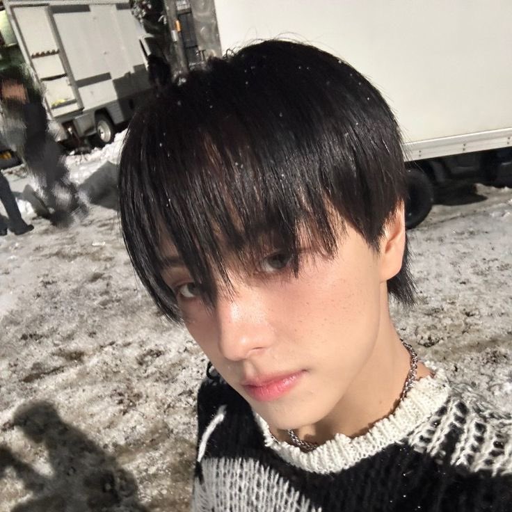 TANNIESSTARR's tweet photo. tired of seeing this makeup style on idols💔 https://t.co/EPhDin4EOY