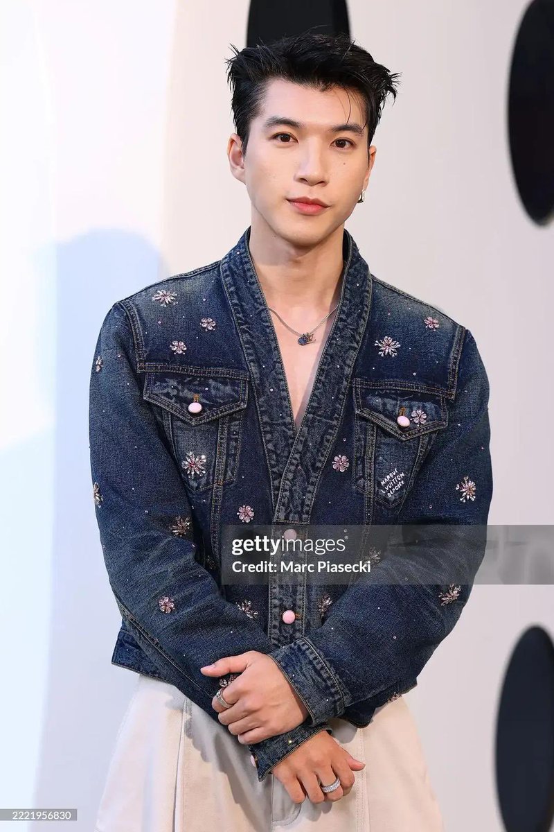 _pr1m's tweet photo. HIEUTHUHAI dưới ống kính của gettyimages
@LouisVuitton 
HIEUTHUHAI in Paris for LVMenSS26
#HIEUTHUHAIxLVMenSS26 https://t.co/1GmdfEtrxr