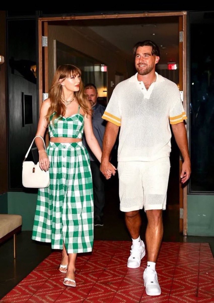 TSwiftLA's tweet image. 📸 | Taylor and Travis at the Tight End University event in Nashville