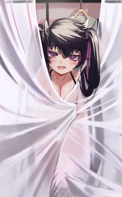 "Guess what I'm wearing~♡"
#HariPriite 