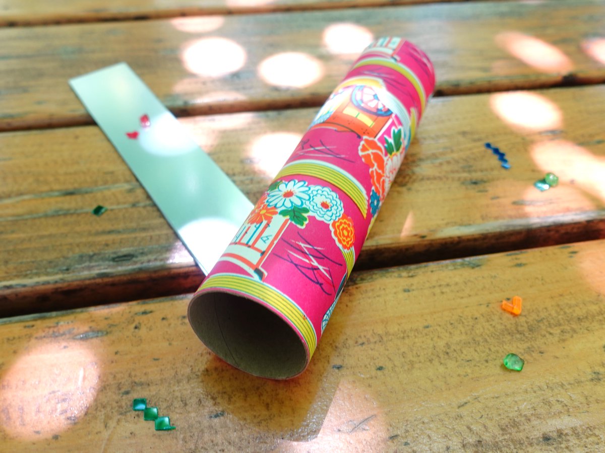 6/25（水）、ボランティアの #サービスガイド井の頭グループ によるイベント『万華鏡作り』を開催します。
材料をくみあわせて、自分だけの万華鏡をつくってみましょう✨🌈

時間　13時30分～14時30分 
場所　動物園（本園）・資料館2階 集会室
定員　先着30名