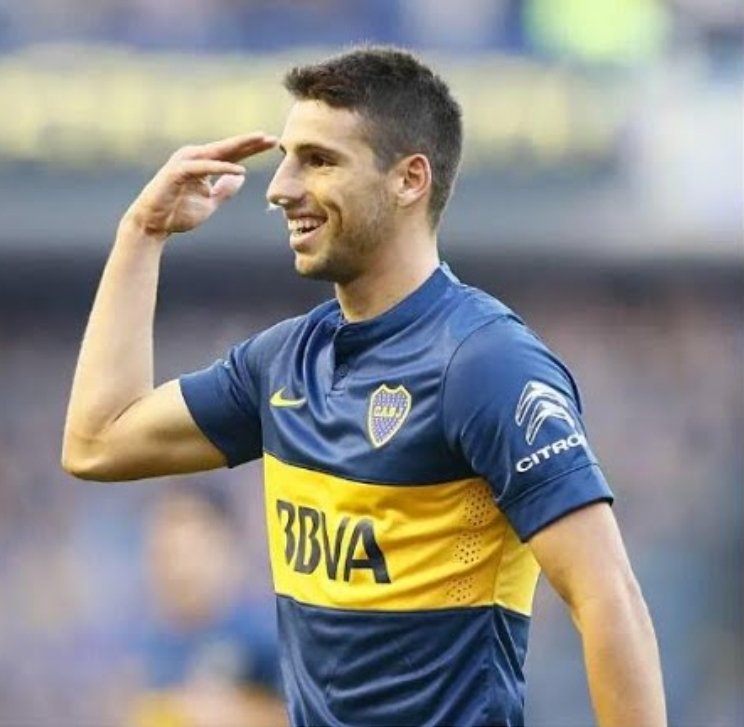 @DiegoXeneize_10 A este lo rajaron  por mucho menos  y lo cambiaron  por Osvaldo