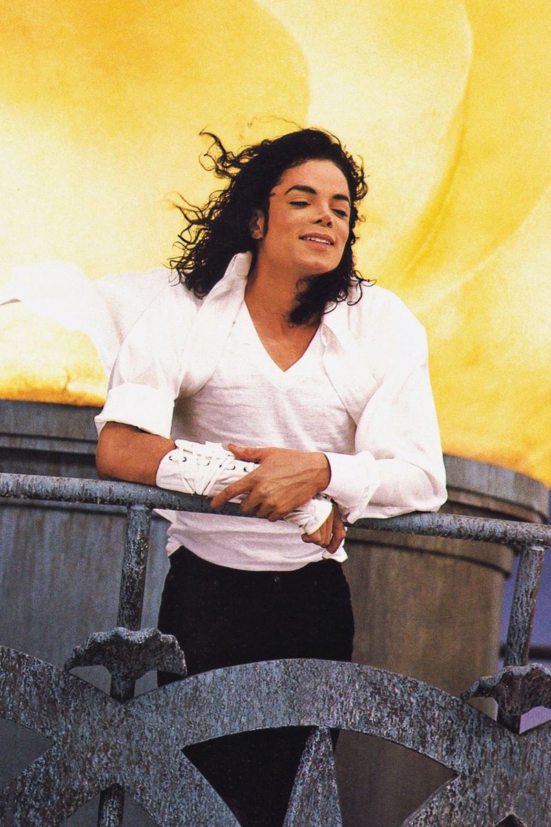 16 years without you... it feels just like yesterday. your existence and legacy left an impact that transcends a lifetime. you are one in a million, the superstar, the brightest the world has ever seen and had.

i love you, Michael Jackson
you are forever. 🤍🌻