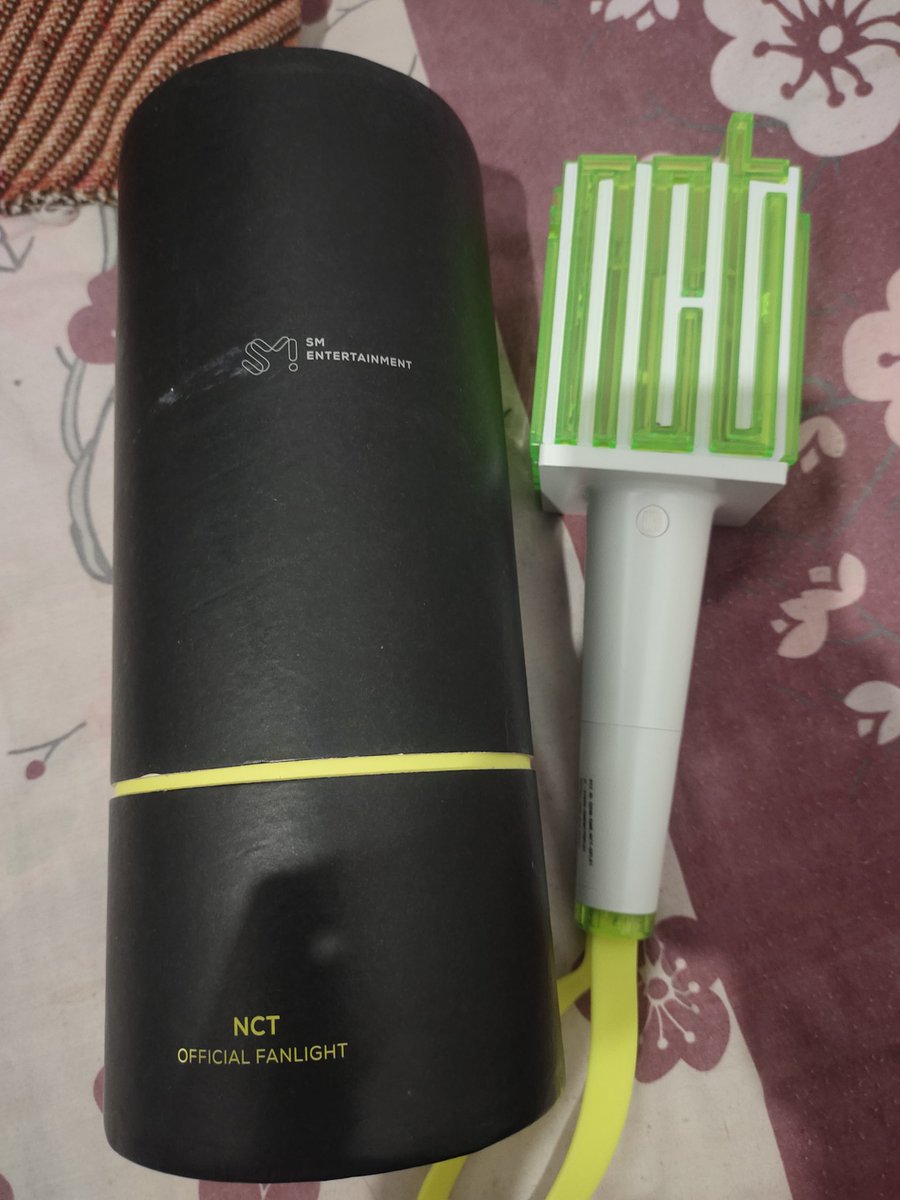 EXONCTUpdate's tweet photo. wts // want to sell

lightstick nct ver 1 — 400k (nego dm)

– connect apk smtown
– masih bagus, minus tas serut
– bisa 🍊
– incl packing (exc adm)

📍medan

t. wts ls nct v1 neobong https://t.co/ZZIMPJR8in