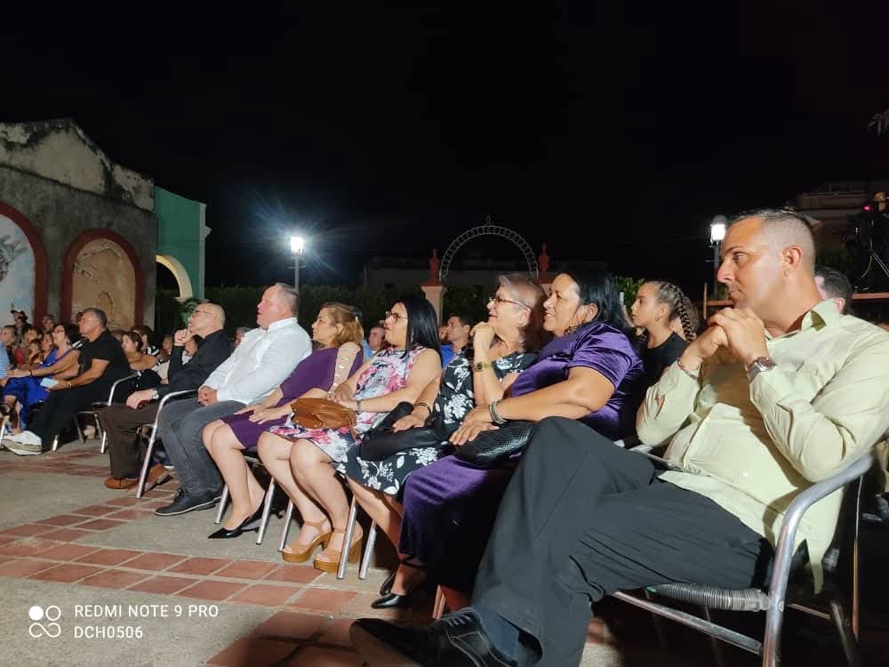 🇨🇺Otra vez la Octava Villa de Cuba espera el 24 de junio, fecha de su fundación, con las tradicionales festividades del San Juan Remediano, un hermoso espectáculo de pueblo lleno tradiciones y alegría. Felicidades en el 510 aniversario. 
#NuestroRemedios
#remedios510