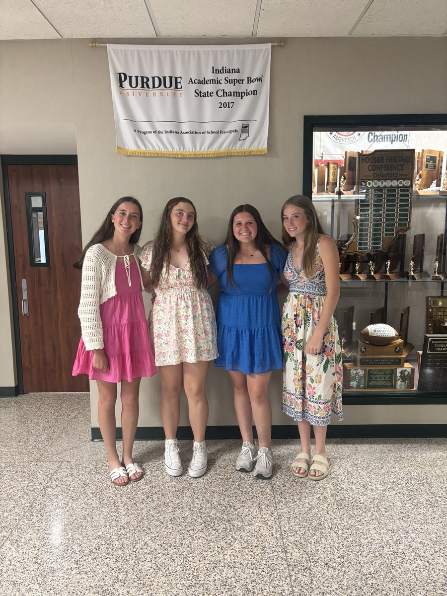 kiersten_d02's tweet photo. Last night we had our high school softball banquet. I received my first softball varsity letter. I loved every second with this team, and can’t wait to see what next season brings. https://t.co/eR6dDYyg0L