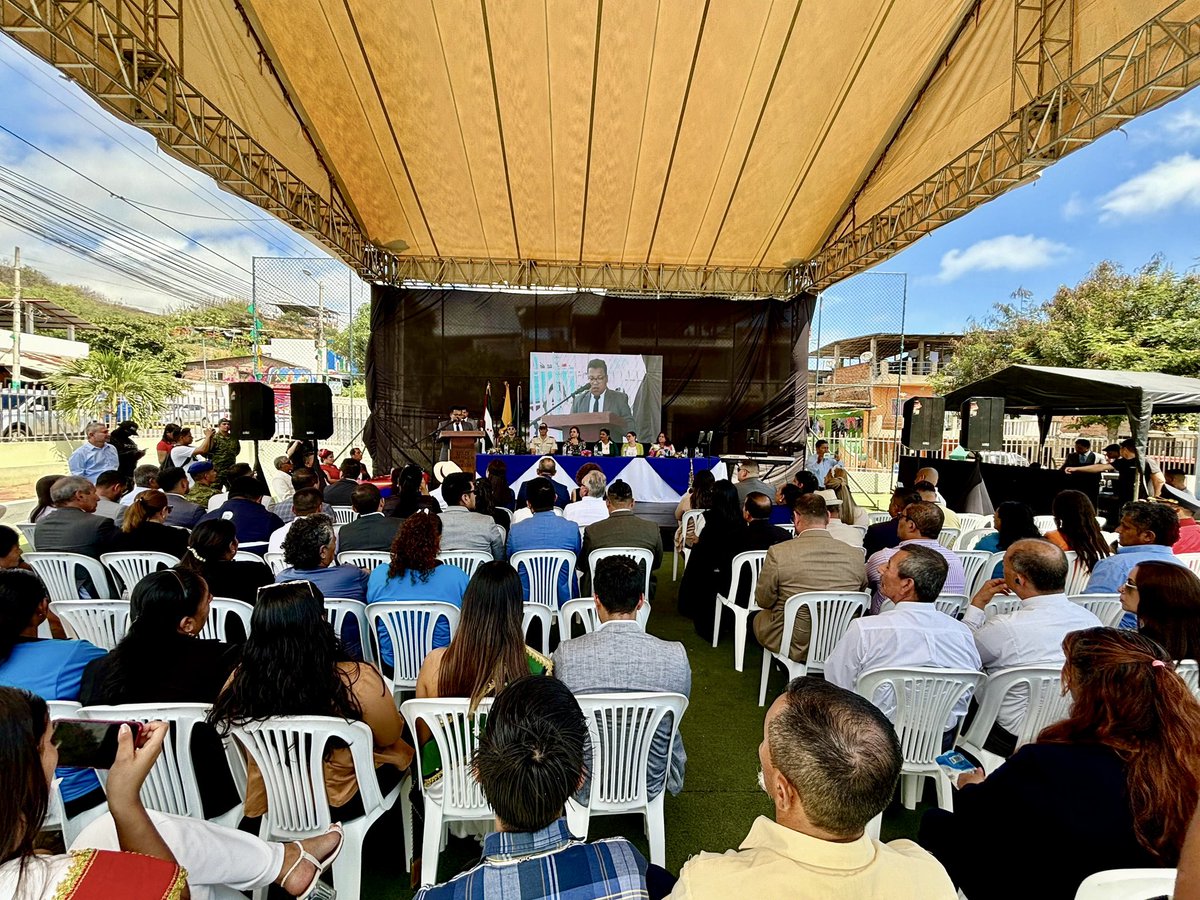 JPV_ec's tweet photo. Conmemoramos los 47 años de Parroquialización de nuestra querida Crucita La Bella, con mucha alegría, civismo y con el firme compromiso de seguir trabajando por su desarrollo y el bienestar de sus habitantes. https://t.co/qE3xQOb6HG