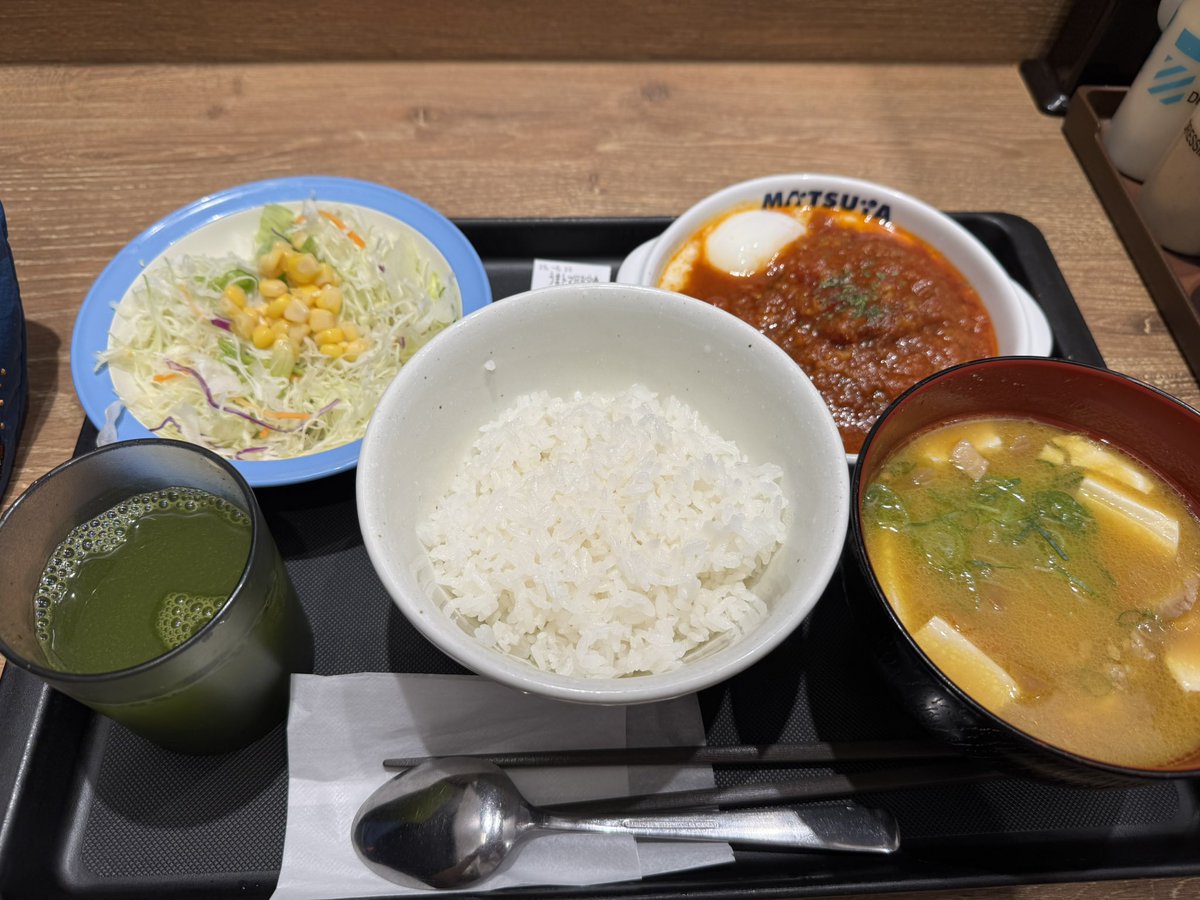 _fumiaki_'s tweet photo. 噂のうまトマ食べてきた

えぐいくらいしょっぱかった

辛さだけでなくしょっぱさでも汗が出るの初めて知ったわ

でもそのしょっぱさの中でトマトとニンニクの旨みがしっかり効いていて、確かに美味しかった。並盛りのご飯がちょっと足りないくらい

僕は薄味が好きだからもう注文しないけど https://t.co/zMPOgUSWfX