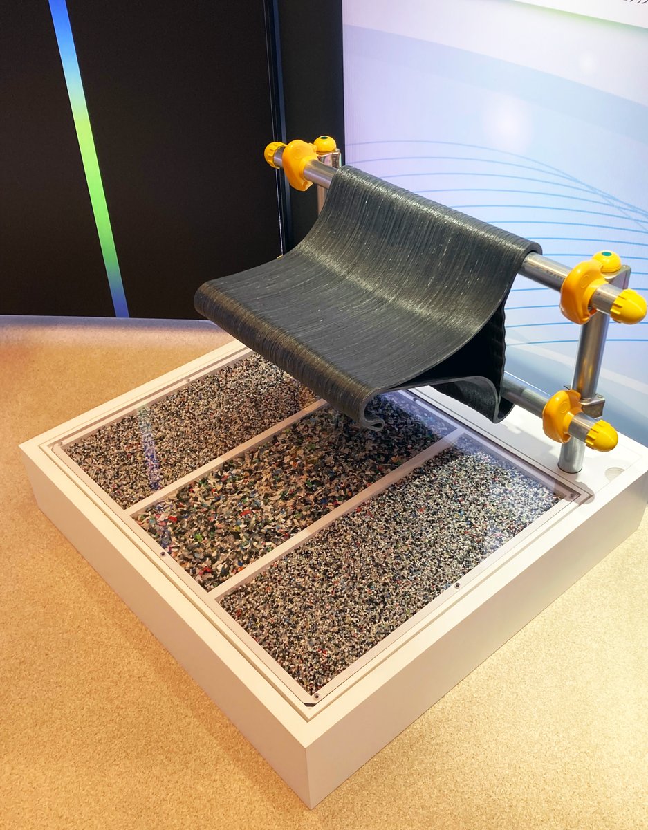 #環境にやさしい建設 を進める大林組🌏

建設資材はもちろん、現場作業で使われるものもリサイクル。
例えばこちらは、現場で不要になったプラスチック製品を材料に3Dプリンターでつくったイス🪑

次は何が何に生まれ変わるのか、ワクワクしませんか？☺️
#環境月間

visionshowcase.obayashi.co.jp/2025/solutions…