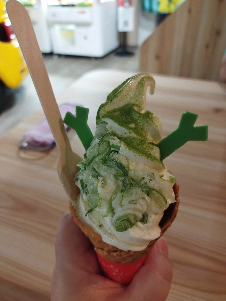 先日、ふっかちゃんの故郷、埼玉県深谷市にある道の駅に行ってきました。
そこで食べた深谷ネギソフトクリームがとても美味しくて、志木市のカパルにも教えてあげたいと思いました。あ、もう既に知っているかもね😊
#深谷ネギソフトクリーム
#道の駅おかべ
#ふっかちゃん
#カパル