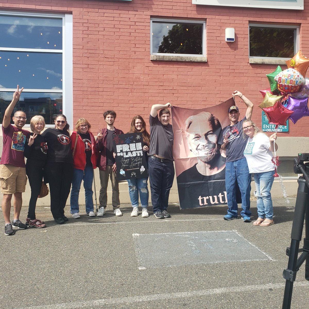 Seattle4Assange tweet media