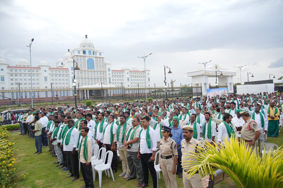 Hon’ble CM Sri A. Revanth Reddy Garu participated in *Rythu Sambaralu* on 24/06/2025, marking the successful disbursement of *Rythu Bharosa* to all eligible pattedars of Telangana within 9 days for Vanakalam. Hon’ble Dy CM, Agri Minister &amp; other dignitaries graced the occasion.