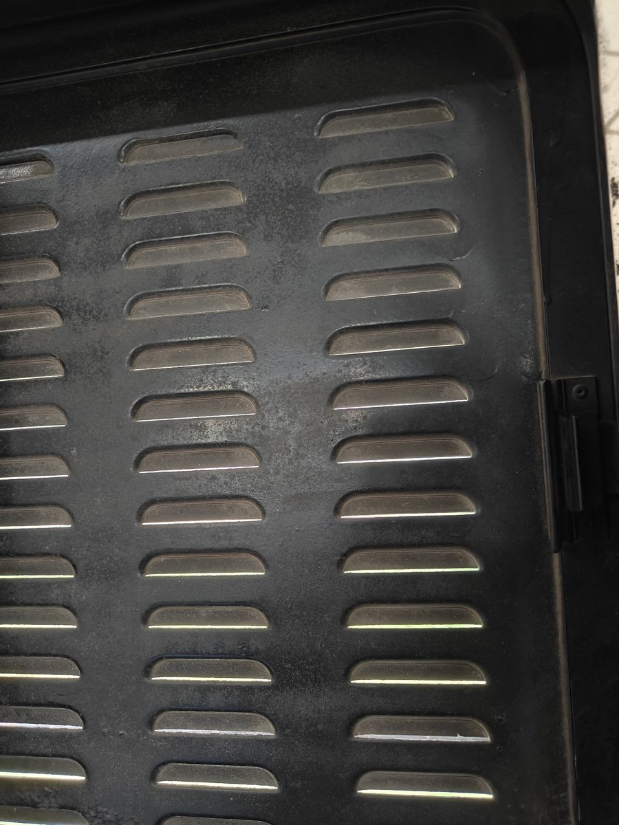 ShohilAktar's tweet image. @RailMinIndia @IRCTCofficial @RailwaySeva
Train No. 13054 (Kulik Express), Coach D4, Seat No. 72
Window is jammed and not opening, causing discomfort due to poor ventilation.
Please look into it.
Date: 25 June 2025
#IndianRailways #PassengerIssue