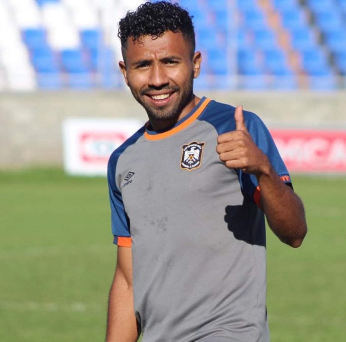 No fue, no es y NUNCA ha sido jugador de selección.

“Correr corre cualquiera”

era cambio cantado desde que se quedó en el suelo 10 minutos, es toda tuya Bolillo, TODA TUYA.